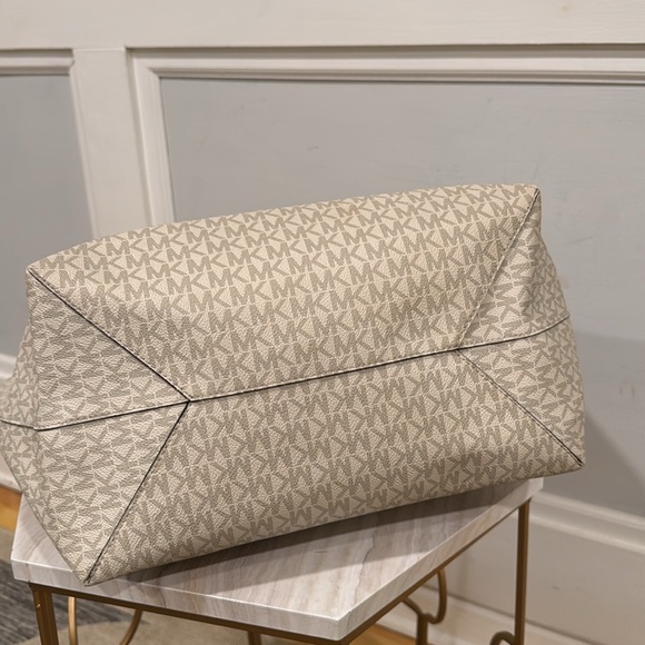 Michael Kors Bag Large Jet Set Signature Travel Tote with Wristlet Set Bag EUC - Picture 7 of 16